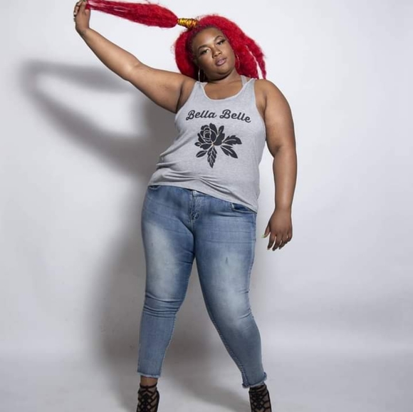 💥 CLOSET CLOSING SALE 💥 FREE LEGGINGS 💥 Ladies Tank Tee - Picture 2 of 5